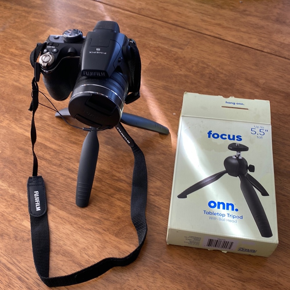 FujiFilm Finepix S 24xSW 14MP S4250M Digital Camera